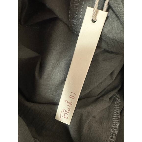 Blush BJ olive green pleated cropped pants size Large - Picture 6 of 12